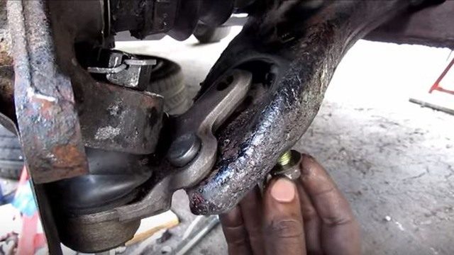 Toyota Camry 2007-2011: How to Replace Ball Joints
