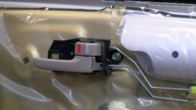 Toyota Camry 1997-2001: How to Replace Inside Door Handle