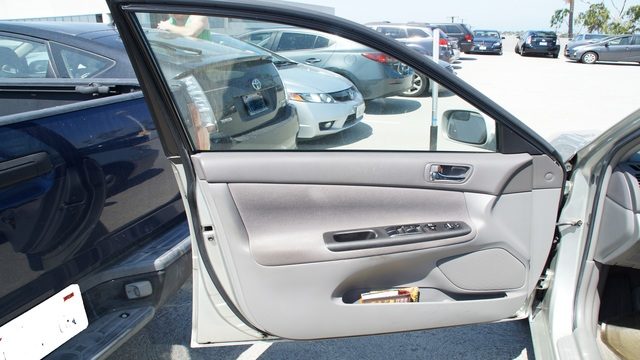 Toyota Camry 2002-2006: How to Replace Door Latch Assembly