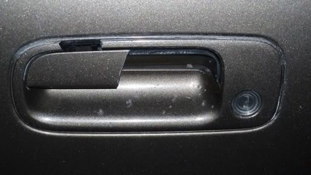Toyota Camry: How to Replace Door Handle