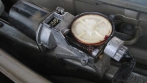 Toyota Camry 1997-2001: How to Replace Windshield Wiper Motor