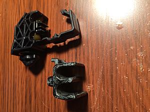 Tosion bars in trunk bracket - Need bracket-img_1826.jpg